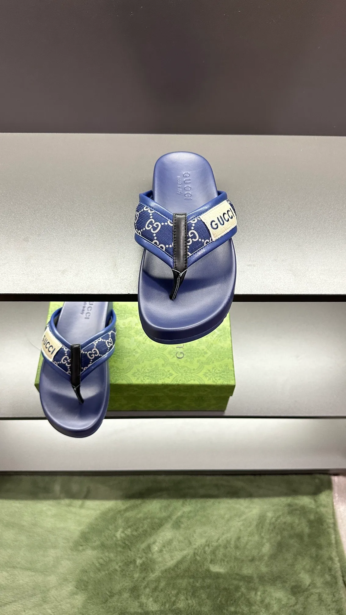 [G Family Couple Style] P: 300💰Female size 36~40 Men's size 39~45, (46. Custom-made Unisex GG slippers This slipper is made of GG polyester fiber and is decorated with a Gucci label on the front, adding a striking logo feel to the style. Beige GG recycled polyester fiber Unisex leather trim "Gucci Made in Italy" embroidered label Rubber sole Flat Made in Italy